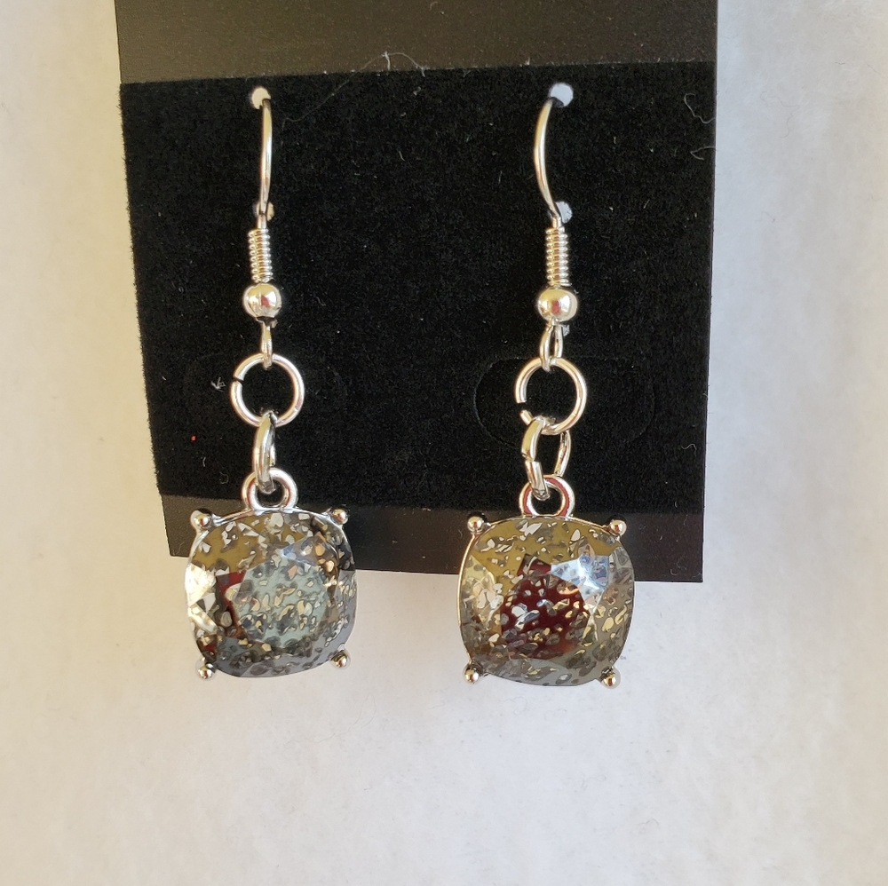 Womens vintage looking rhinestone hook earrings